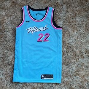 Miami Heat jersey size small. Butler #22